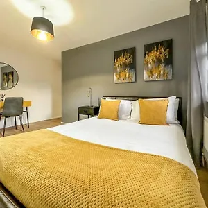 Newly Refurbished 3 Bed House Near O2 Arena Holiday home
